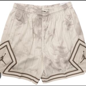 Jordan Women's Diamond Core Mesh Shorts — Cream/Tan